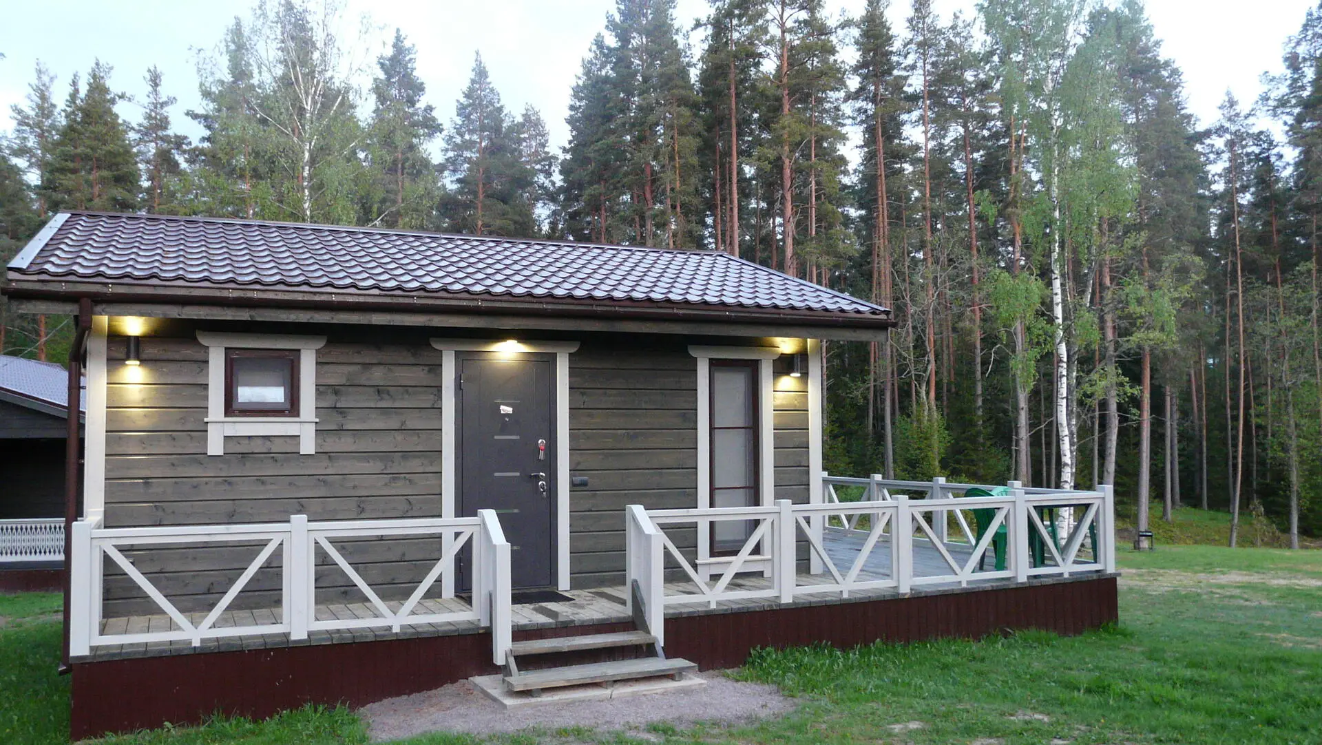 Дом 8 на базе отдыха «Канапелька» — два номера с видом на озеро